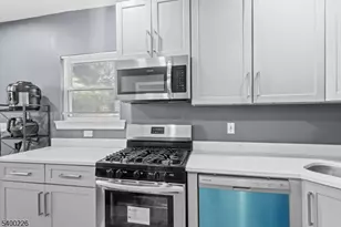 110 Park Ave, East Orange, NJ 07017 - Photo 16