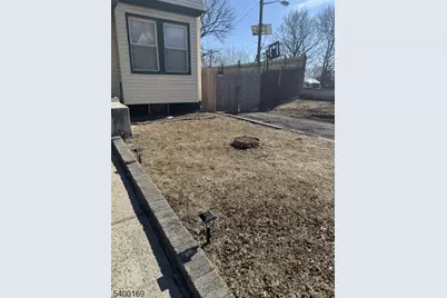 284 Seymour Ave, Newark, NJ 07112 - Photo 8