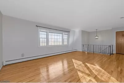 64 Gilbert Ave, Elmwood Park, NJ 07407 - Photo 4