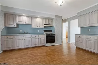 64 Gilbert Ave, Elmwood Park, NJ 07407 - Photo 6