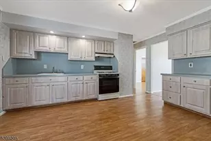 64 Gilbert Ave, Elmwood Park, NJ 07407 - Photo 6