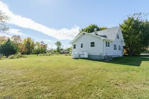 92 Clinton Ave, Mansfield Township, NJ 07865 - Photo 4