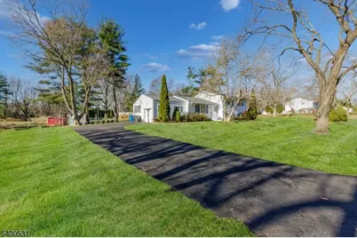 150 Cloverdale Cir, Tinton Falls, NJ 07724 - Photo 12