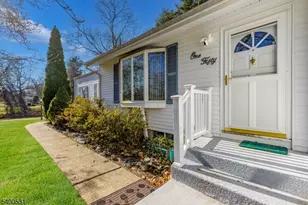 150 Cloverdale Cir, Tinton Falls, NJ 07724 - Photo 10