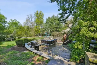 18 Chestnut Pl, Millburn, NJ 07078 - Photo 8