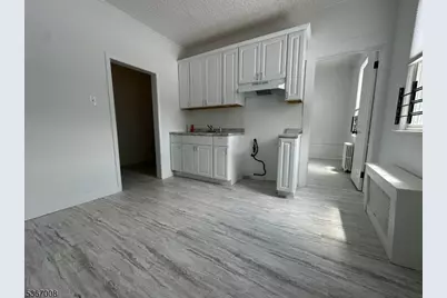 526 Valley Brook Ave, Lyndhurst Township, NJ 07071 - Photo 2