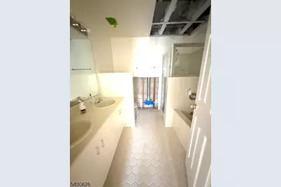 32 Columbus Dr, Franklin Township, NJ 08823 - Photo 14