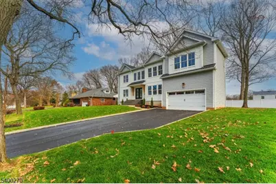 27 Stemmer Dr, Clark Township, NJ 07066 - Photo 2