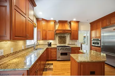 60 Chestnut St #2, Morristown, NJ 07960 - Photo 2