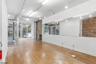 15 Warren St, Newark, NJ 07102 - Photo 1