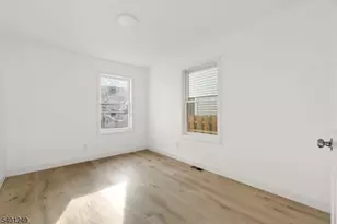 390 Clinton Pl, Newark, NJ 07112 - Photo 10