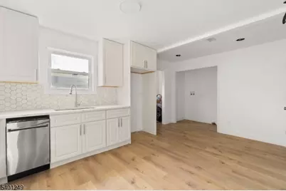 390 Clinton Pl, Newark, NJ 07112 - Photo 10