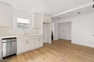 390 Clinton Pl, Newark, NJ 07112 - Photo 10