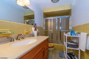 118 Country Ln, Clifton, NJ 07013 - Photo 16