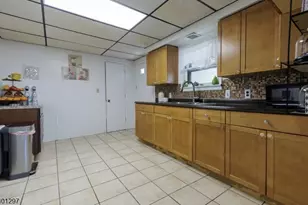 622 Tremont Ave, Orange, NJ 07050 - Photo 6