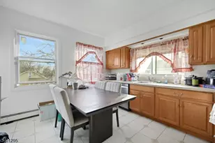 42 Lakeshore Dr, Prospect Park, NJ 07508 - Photo 10