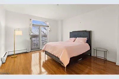 207-31 Shearwater Ct West #31, Jersey City, NJ 07305 - Photo 12