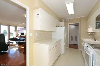 1 Euclid Ave #5F, Summit, NJ 07901 - Photo 14