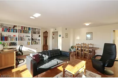 1 Euclid Ave #5F, Summit, NJ 07901 - Photo 2