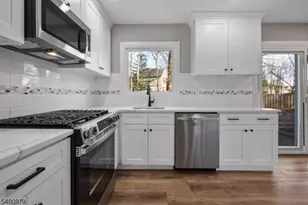 35 Crown Rd, Franklin Township, NJ 08873 - Photo 10