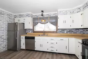 316 W Gibbons St, Linden, NJ 07036 - Photo 4