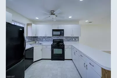 208 Blackberry Ct, Raritan Township, NJ 08822 - Photo 6