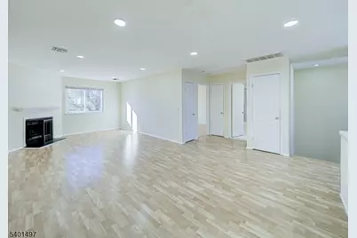 208 Blackberry Ct, Raritan Township, NJ 08822 - Photo 10