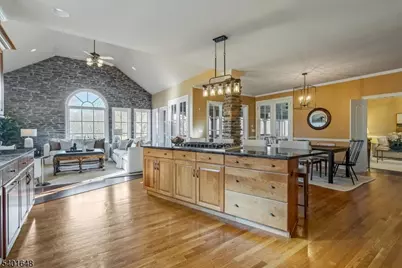 240 Oak Grove Rd, Franklin Township, NJ 08867 - Photo 12