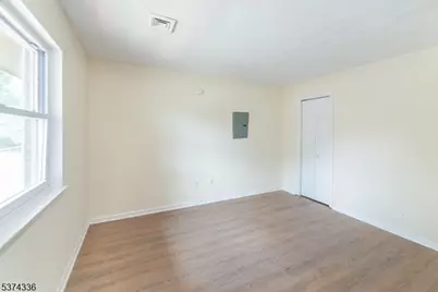 18 Pleasant View Ave #24B, Bloomingdale, NJ 07403 - Photo 8