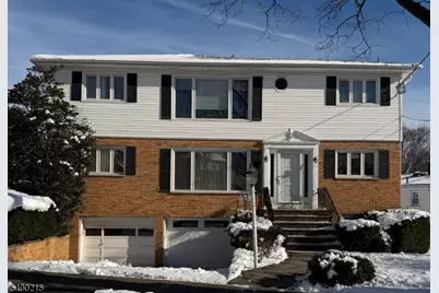 21 Pilgrim Ct, Bloomfield, NJ 07003 - Photo 1
