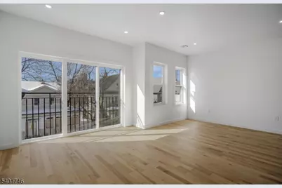 11 Voorhees St, Newark, NJ 07108 - Photo 32