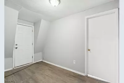 366 Oswald Pl, Union Township, NJ 07088 - Photo 20