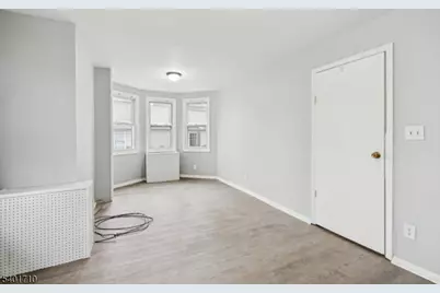 366 Oswald Pl, Union Township, NJ 07088 - Photo 4