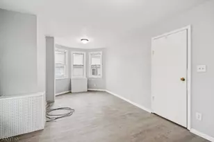 366 Oswald Pl, Union Township, NJ 07088 - Photo 4