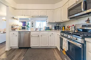 19 Crystal Ln, Paterson, NJ 07501 - Photo 4