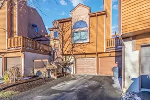 32 Heritage Way, Rockaway Township, NJ 07866 - Photo 2