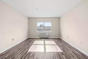 905 River Rd, Edgewater, NJ 07020 - Photo 2