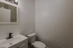 29 Kent St, Newark, NJ 07108 - Photo 16