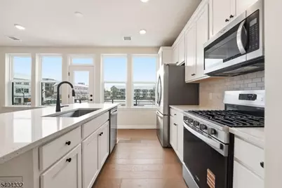 216 Jessie Pl, New Brunswick, NJ 08854 - Photo 1