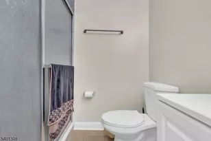 603 Green Hollow Dr, Woodbridge Township, NJ 08830 - Photo 10