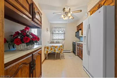 875 Rayhon Ter, Rahway, NJ 07065 - Photo 4