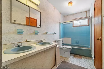 875 Rayhon Ter, Rahway, NJ 07065 - Photo 14