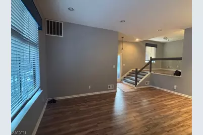 224 Sandcastle Ky, Secaucus, NJ 07094 - Photo 4