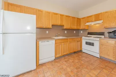 144 Stratford Dr #1045, Nutley, NJ 07110 - Photo 4