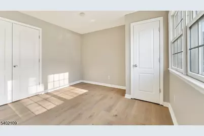 16 E Kinney St, Newark, NJ 07102 - Photo 8