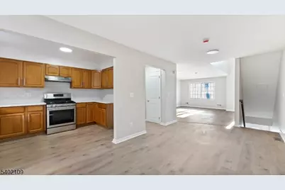 16 E Kinney St, Newark, NJ 07102 - Photo 4