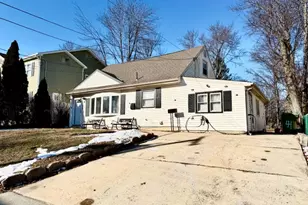 41 Pinetree Dr, Sayreville Boro, NJ 08859 - Photo 2