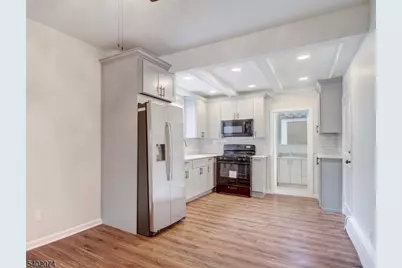 27 Honiss St, Belleville, NJ 07109 - Photo 8