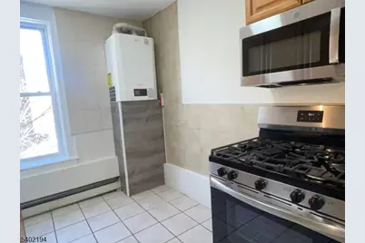 10 Hilliard Ave #4, Edgewater, NJ 07020 - Photo 4