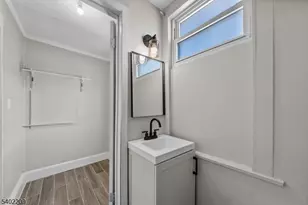 1996 Barnett St, Rahway, NJ 07065 - Photo 16